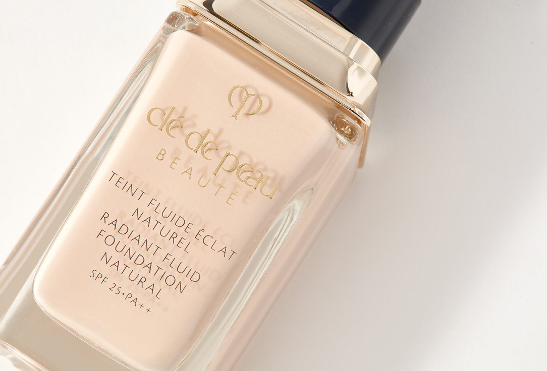 Clé de Peau Beauté Liquid foundation SPF 25 Radiant Fluid Foundation Natural
