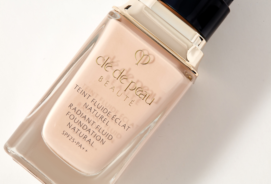 Clé de Peau Beauté Liquid foundation SPF 25 Radiant Fluid Foundation Natural