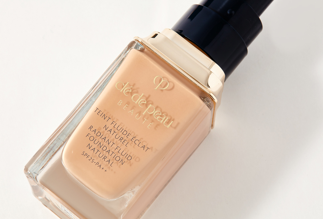 Clé de Peau Beauté Liquid foundation SPF 25 Radiant Fluid Foundation Natural