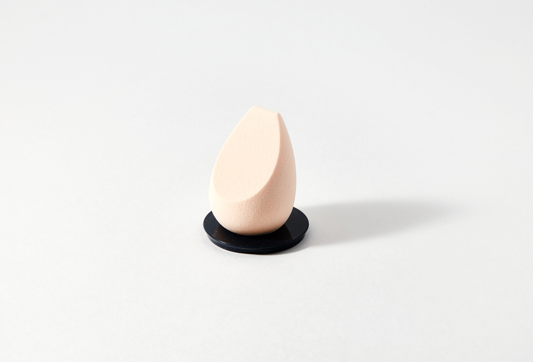 Clé de Peau Beauté Face makeup blending sponge The Sponge