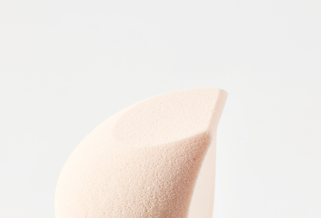 Clé de Peau Beauté Face makeup blending sponge The Sponge