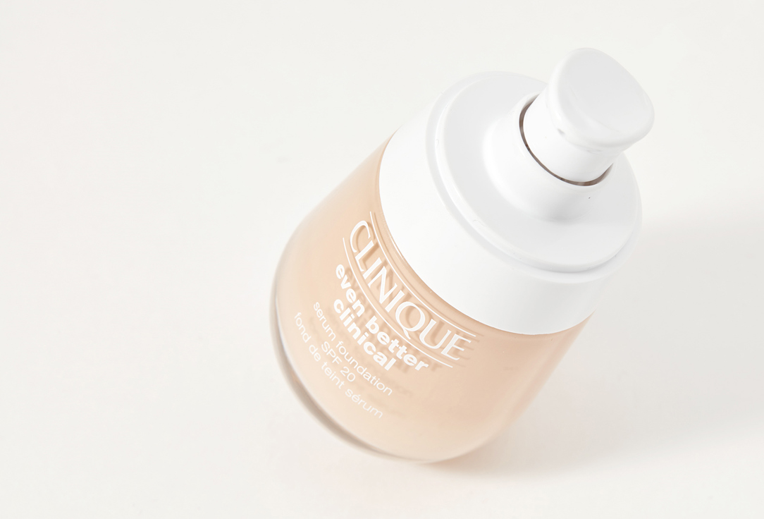 Clinique Moisturizing & Brightening Serum-Foundation SPF20 Even Better Clinical