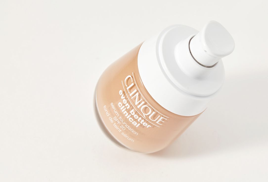 Clinique Moisturizing & Brightening Serum-Foundation SPF20 Even Better Clinical