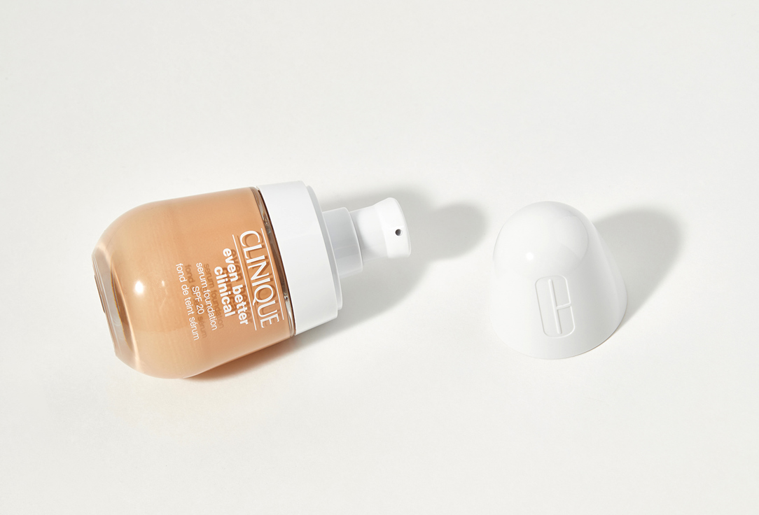 Clinique Moisturizing & Brightening Serum-Foundation SPF20 Even Better Clinical 62CN, Porcelain beige 30 ml Clinique Moisturizing & Brightening Serum-Foundation SPF20 Even Better Clinical