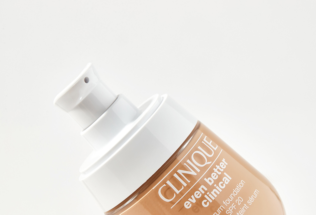 Clinique Moisturizing & Brightening Serum-Foundation SPF20 Even Better Clinical 62CN, Porcelain beige 30 ml Clinique Moisturizing & Brightening Serum-Foundation SPF20 Even Better Clinical