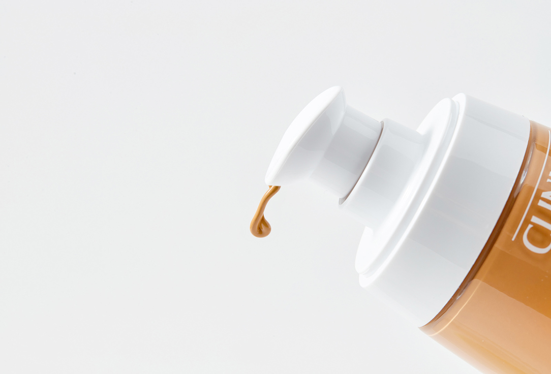 Clinique Moisturizing & Brightening Serum-Foundation SPF20 Even Better Clinical