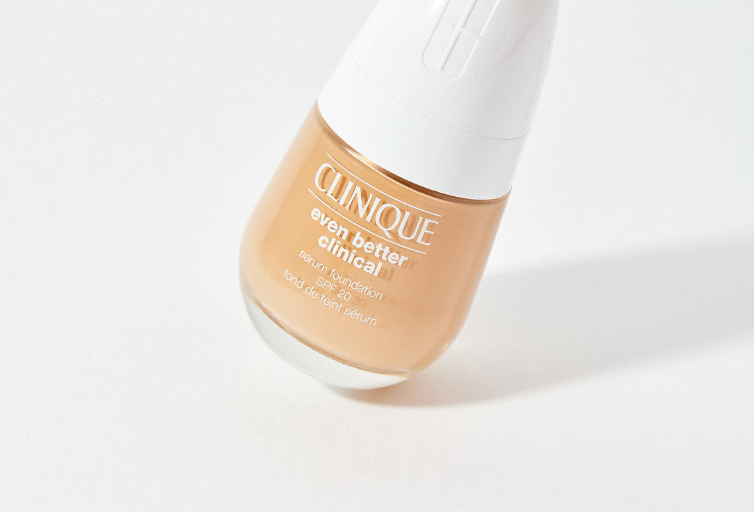Clinique Moisturizing & Brightening Serum-Foundation SPF20 Even Better Clinical 90CN, Sand 30 ml Clinique Moisturizing & Brightening Serum-Foundation SPF20 Even Better Clinical