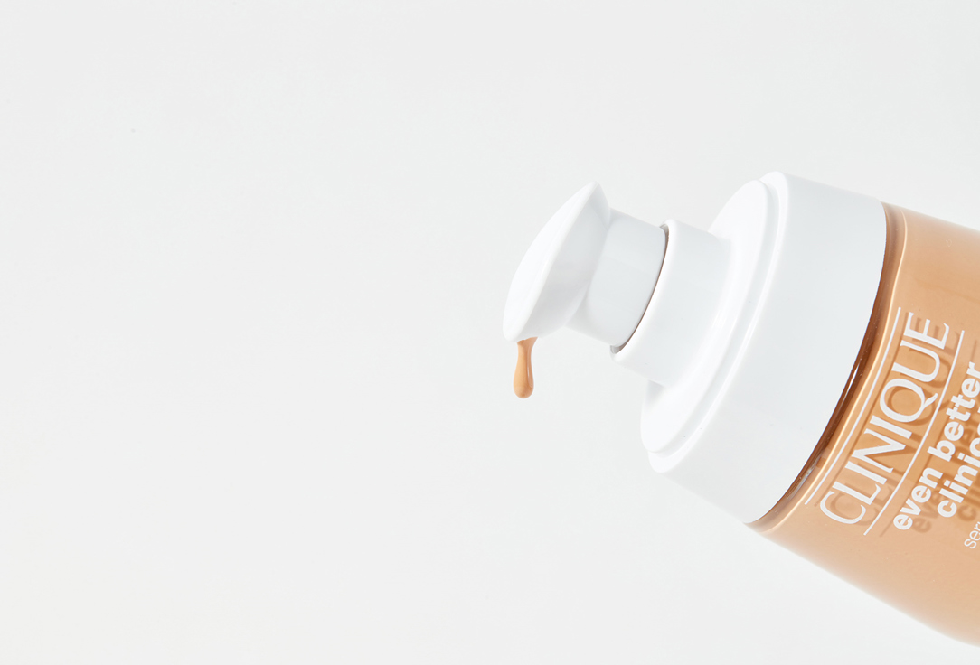 Clinique Moisturizing & Brightening Serum-Foundation SPF20 Even Better Clinical
