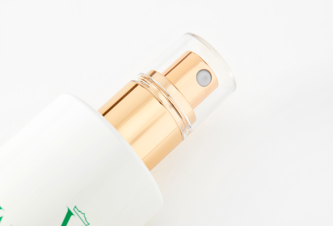 Valmont Moisturizing Face Tonic Spray Priming with a Hydrating Fluid