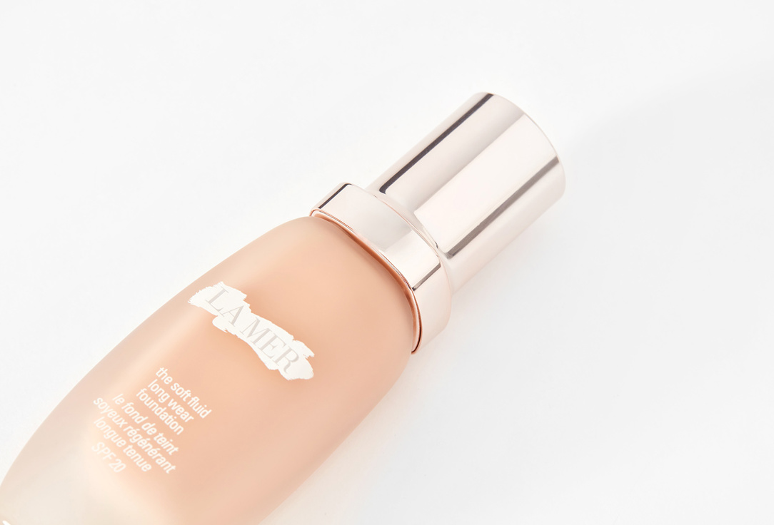 La Mer Moisturizing Velvet Foundation SPF20 The Soft Fluid Long Wear 150, Natural 30 ml La Mer Moisturizing Velvet Foundation SPF20 The Soft Fluid Long Wear