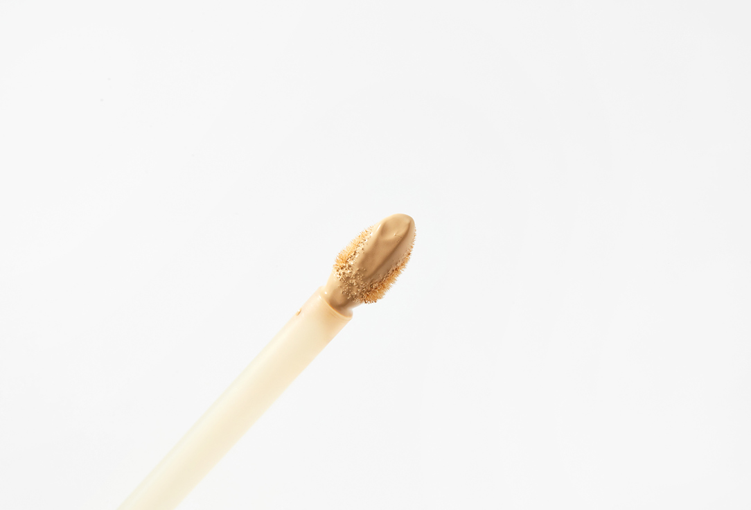 essence Full-coverage matte liquid concealer CAMOUFLAGE+ Matt