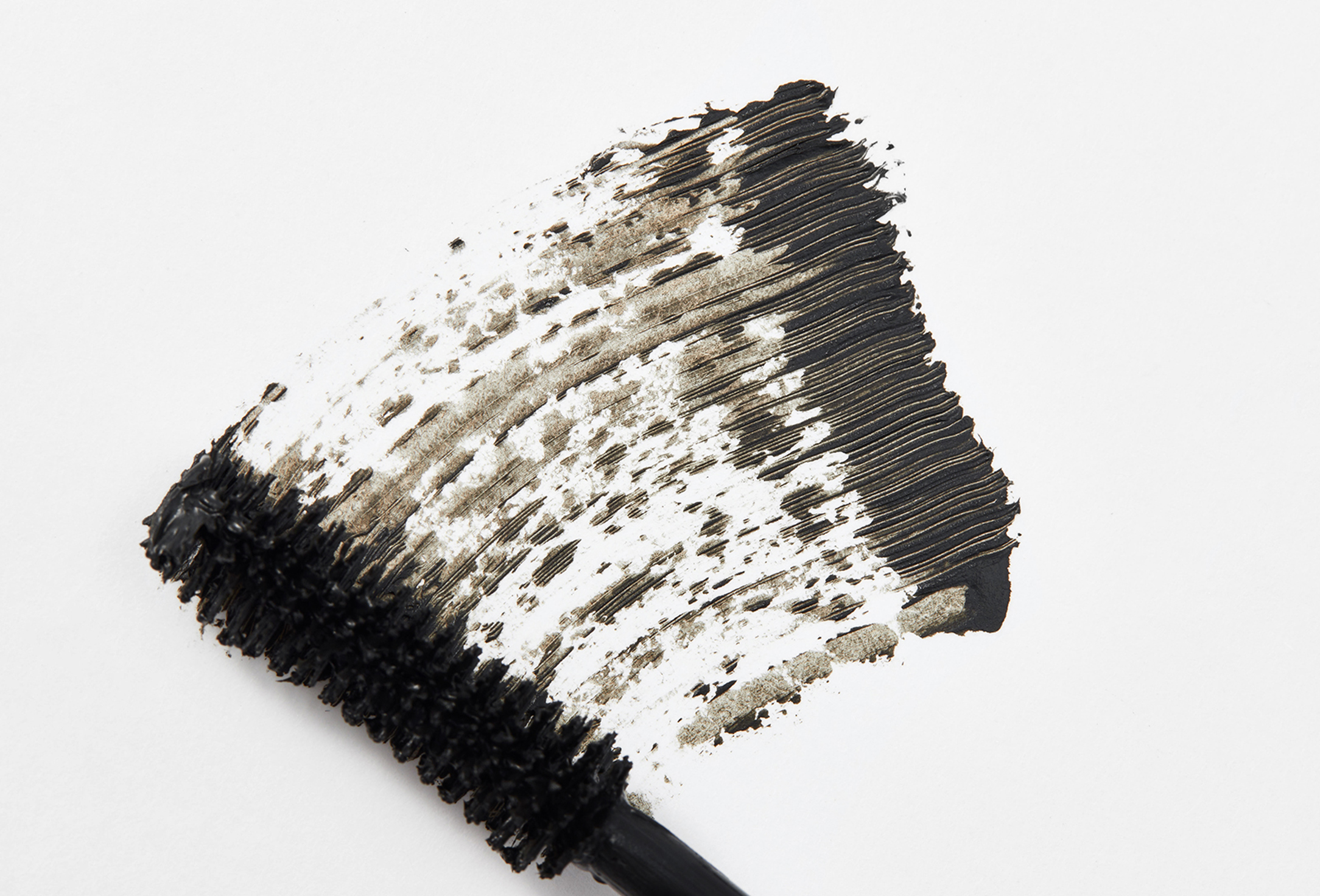 essence VOLUMIZING & STRENGTHENING MASCARA I NEED A MIRACLE!