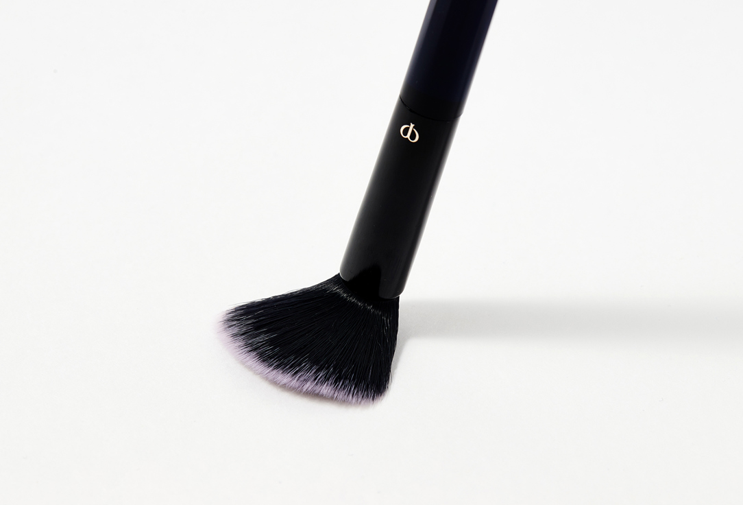 Clé de Peau Beauté Face Makeup Brush Powder & CreamBlush