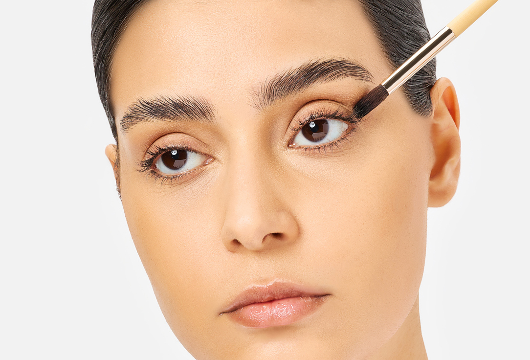 Clarins Eyeshadow brush Dense + Round Eyeshadow Brush
