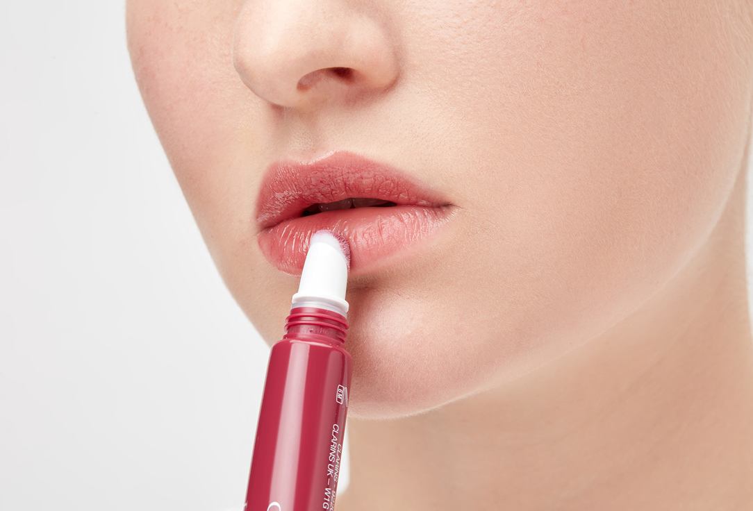Clarins Hydrating & Plumping Lip Gloss Natural Lip Perfector 08, Plum shimmer 12 ml Clarins Hydrating & Plumping Lip Gloss Natural Lip Perfector