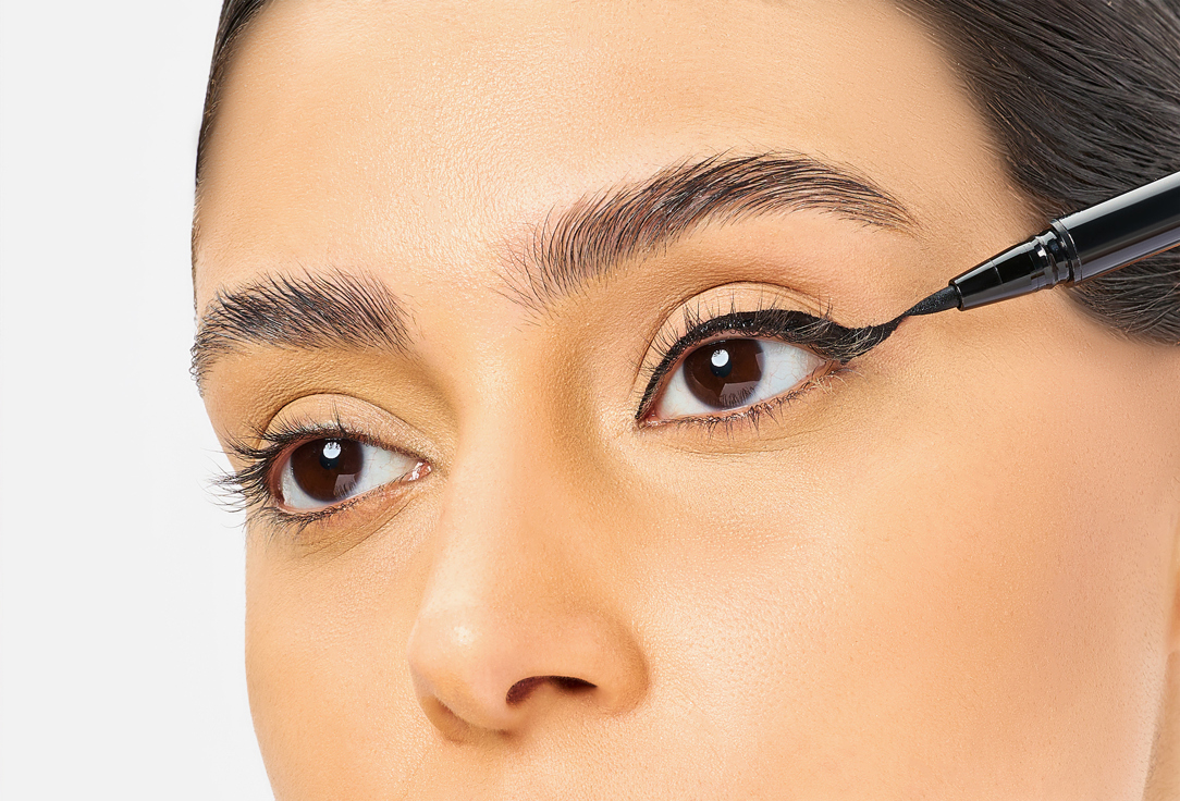 Clarins Eyeliner Pen Graphik Ink Eyeliner 01, Black 0.4 ml Clarins Eyeliner Pen Graphik Ink Eyeliner