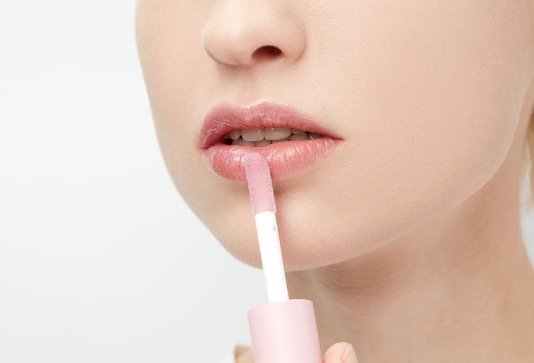 Kylie Cosmetics Shimmering lip gloss High Gloss 323, Daddy's girl 3.3 ml Kylie Cosmetics Shimmering lip gloss High Gloss