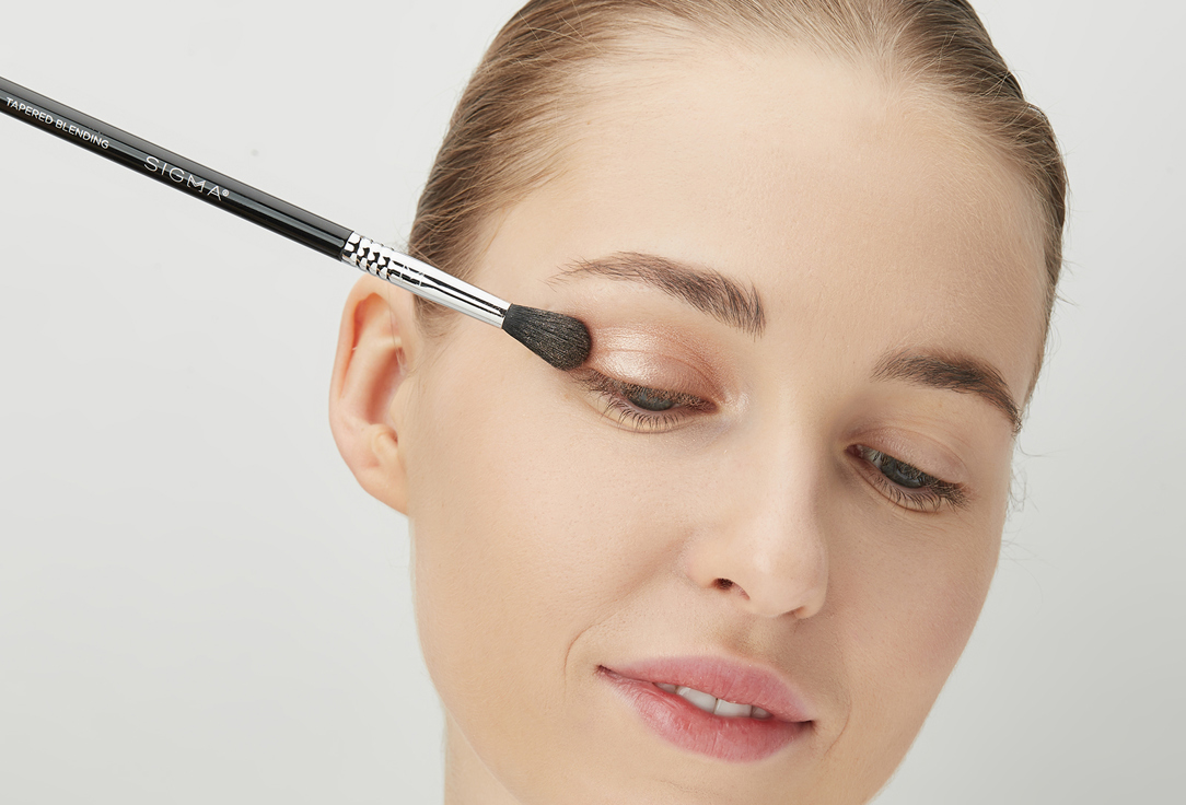 SIGMA BEAUTY TAPERED BLENDING BRUSH E40