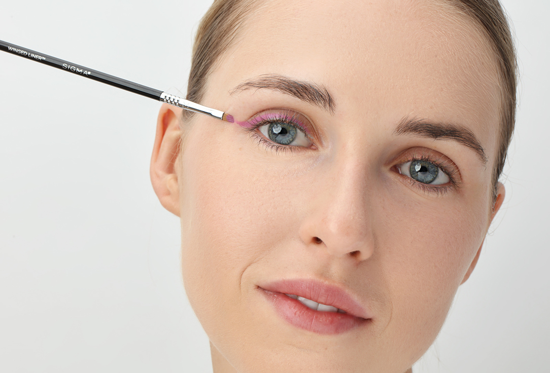SIGMA BEAUTY WINGED LINER BRUSH E06