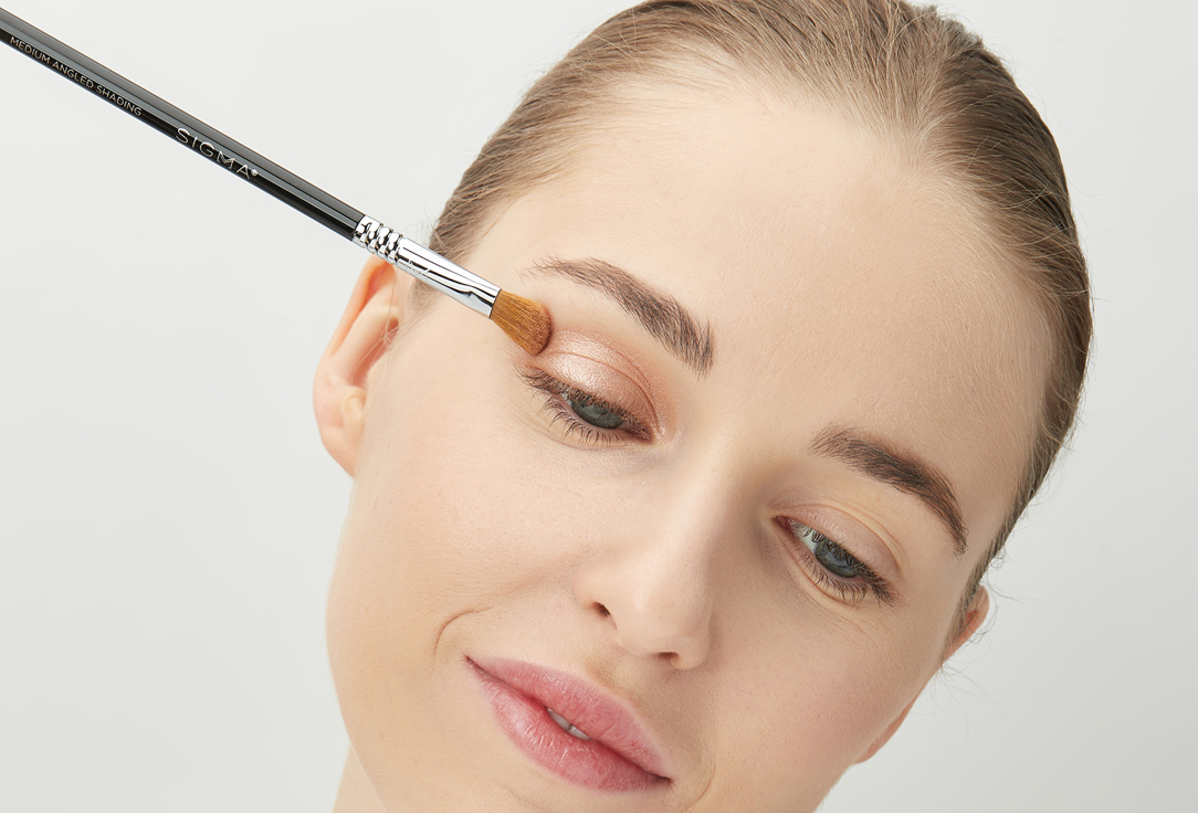 SIGMA BEAUTY MEDIUM ANGLED SHADING BRUSH E70