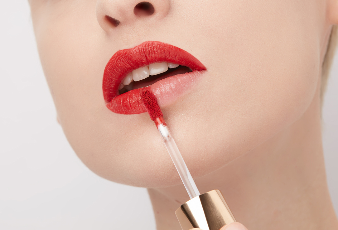 Estee Lauder Матовая помада-мусс Pure Color Whipped Matte Lip Color With Moringa Butter
