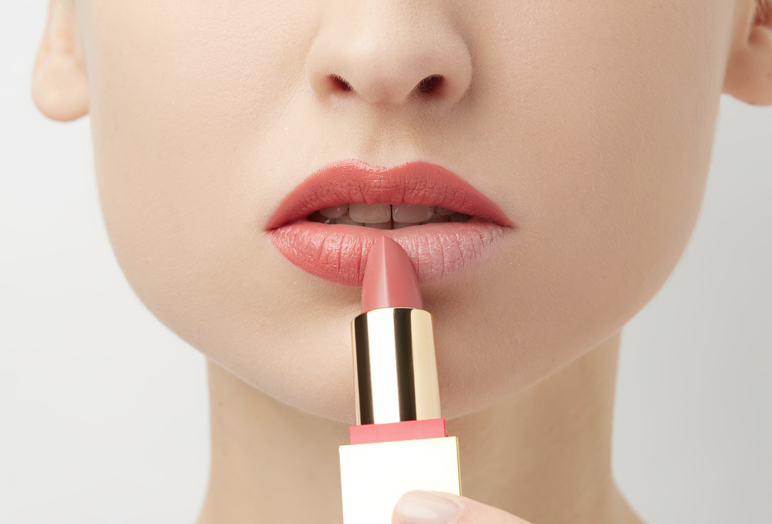 Valentino Satin Creamy Lipstick Rosso 106A 3.4 g Valentino Satin Creamy Lipstick Rosso