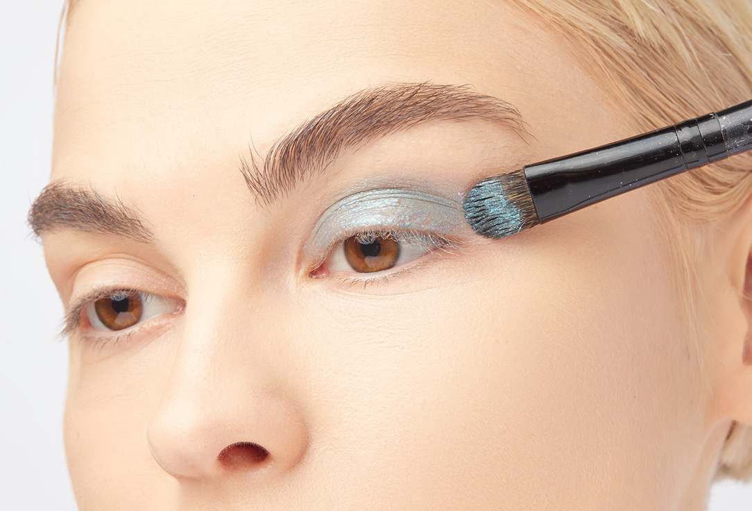 RELOVE REVOLUTION Metallic Liquid Eyeshadow Eye Light