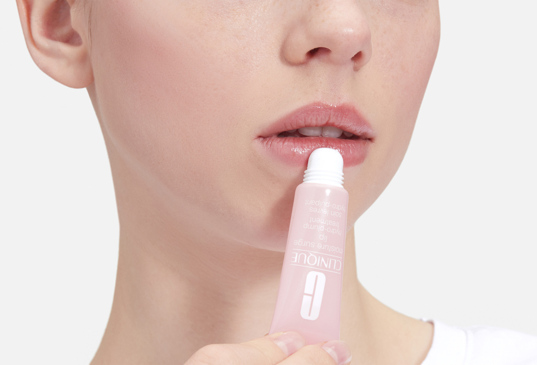 Clinique Moisturizing Lip Treatment Balm MOISTURE SURGE
