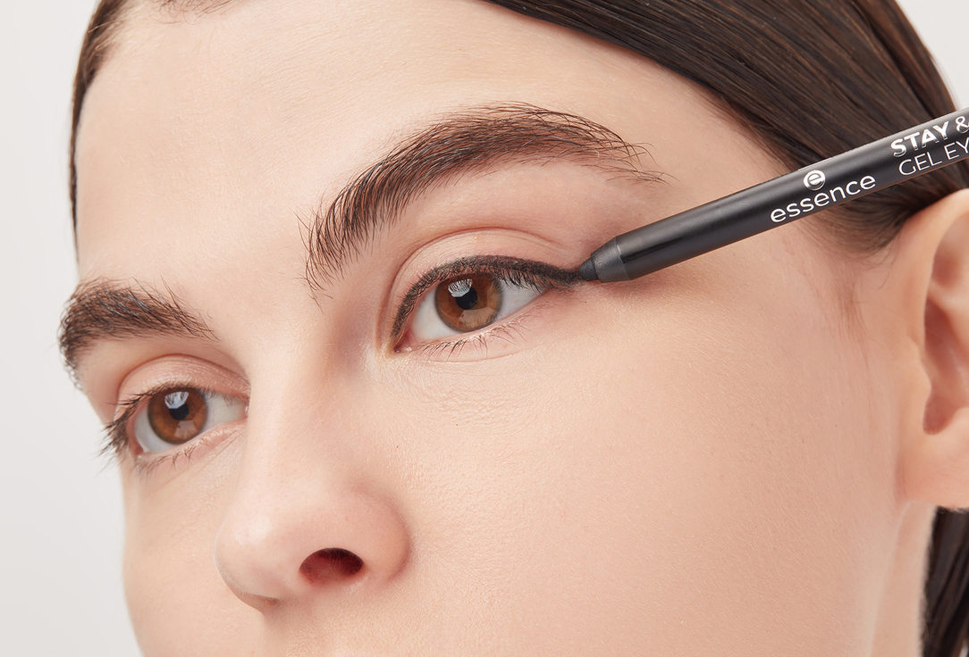 essence GEL EYELINER STAY & PLAY 01, Black raven 1.3 g essence GEL EYELINER STAY & PLAY
