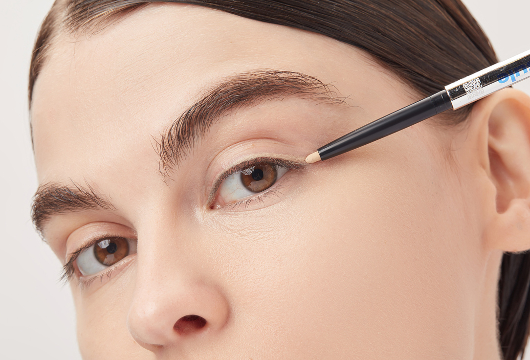 B.COLOUR PROFESSIONAL Long-Lasting Matte kajal eye pencil Capsule