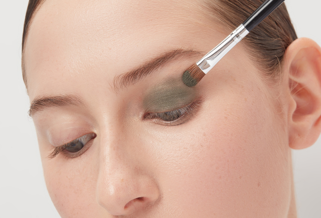 Radiant Professional Make-Up Compact Eye Shadow Professional Eye Color 248, Olive-green 1.9 g Radiant Professional Make-Up Compact Eye Shadow Professional Eye Color