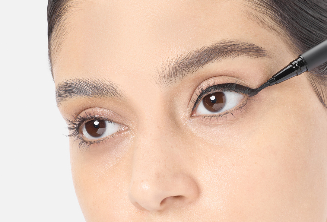 Kaja Wing Eyeliner Pen & Stamp Wink Stamp