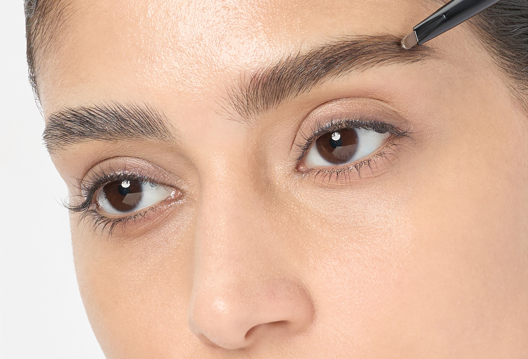 MakeUp Revolution Long-Lasting Brow Pencil Duo Brow Definer Medium brown 0.15 g MakeUp Revolution Long-Lasting Brow Pencil Duo Brow Definer