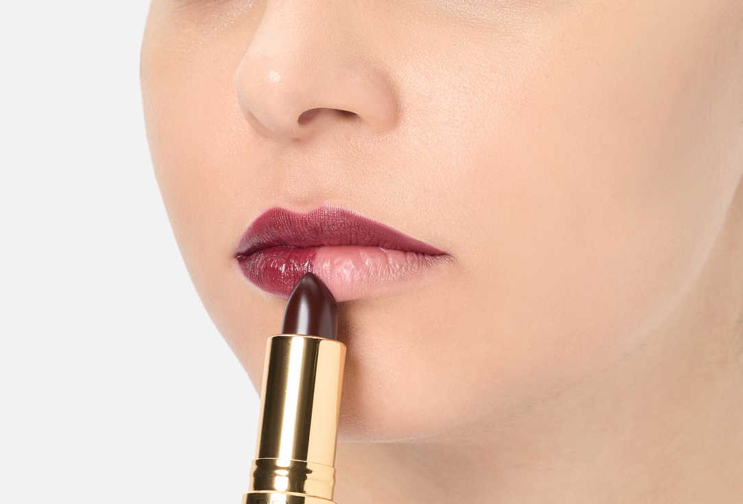 Revlon Moisturizing Matte Lipstick Super Lustrous 477, Black cherry 4.2 g Revlon Moisturizing Matte Lipstick Super Lustrous