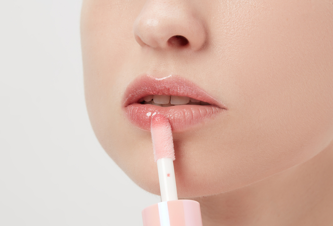 MakeUp Revolution Nourishing Lip Gloss Shimmer Bomb