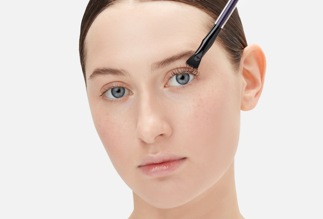 Kevyn Aucoin Makeup Brush Angled Fan Mascara Brush