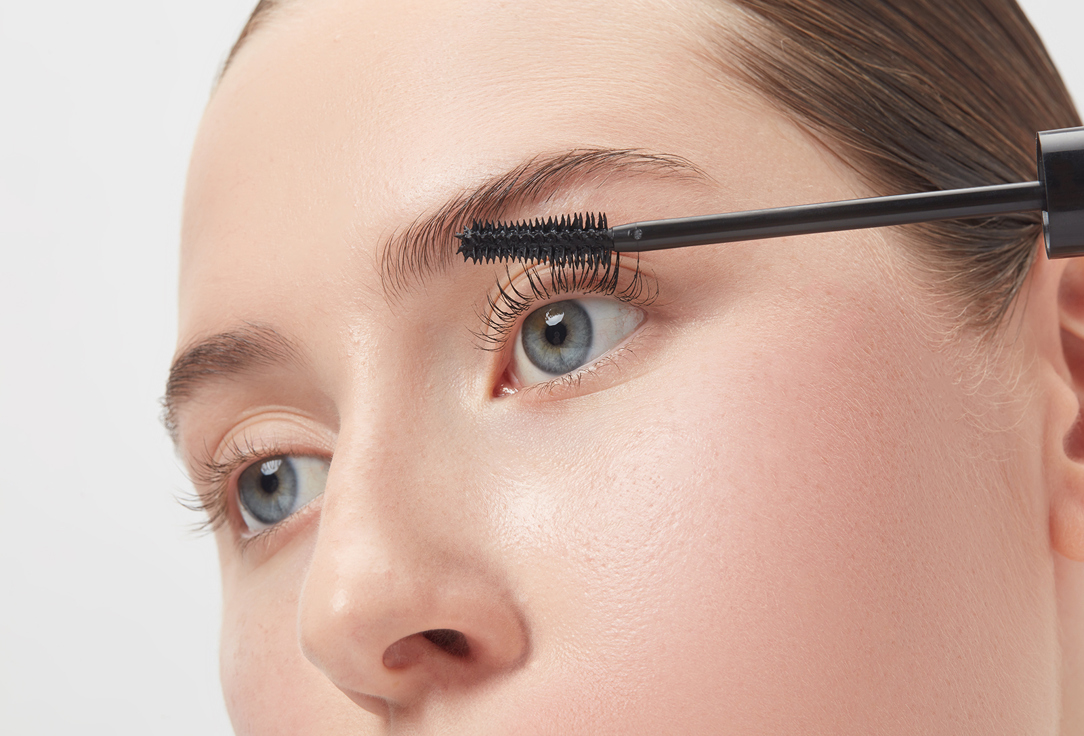essence Dramatic false lash effect mascara call me Queen Black 11.5 ml essence Dramatic false lash effect mascara call me Queen