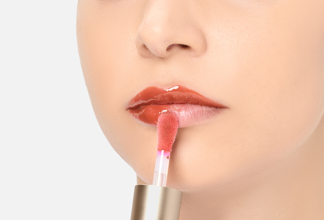 glowiest Nourishing Lip Oil Dream glow tinted