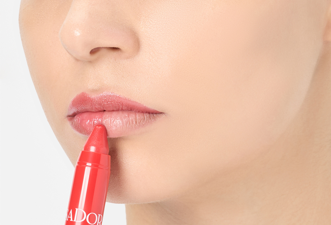 IsaDora Glossy lip color stick Lip treat twist up Rhubarb red 3.3 g IsaDora Glossy lip color stick Lip treat twist up