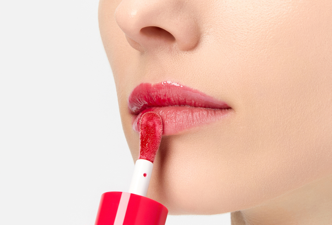 RELOVE REVOLUTION Lip Gloss Kiss It