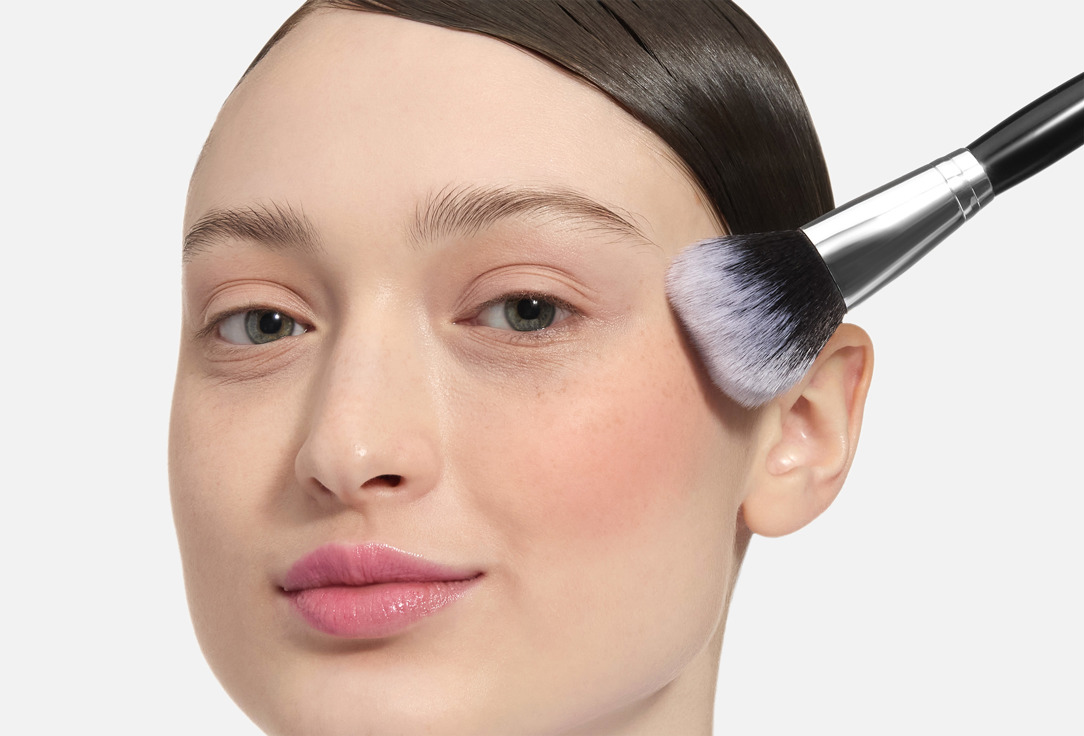 essence Lightweight mousse-to-powder matte blush Soft Touch Mousse Blush