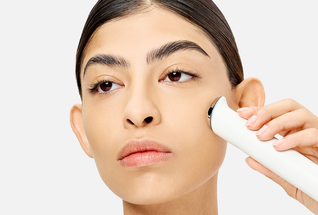 Medicube LED & microcurrent skincare device AGE-R Mini Booster Pro