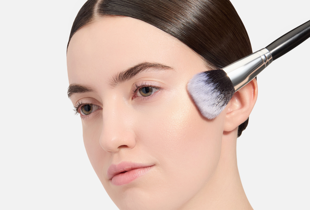 Physicians Formula برونزر بودرة مضيء مينيرال وير دايموند دست