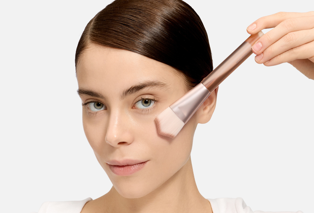 Real Techniques foundation face brush New Nudes 2.0 Prism Pro