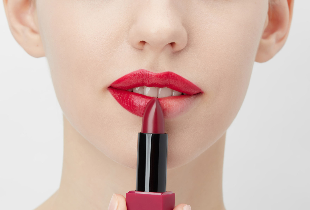 3INA Semi-matte, buttery Lipstick The Lipstick 384, Dark raspberry 4.5 g 3INA Semi-matte, buttery Lipstick The Lipstick
