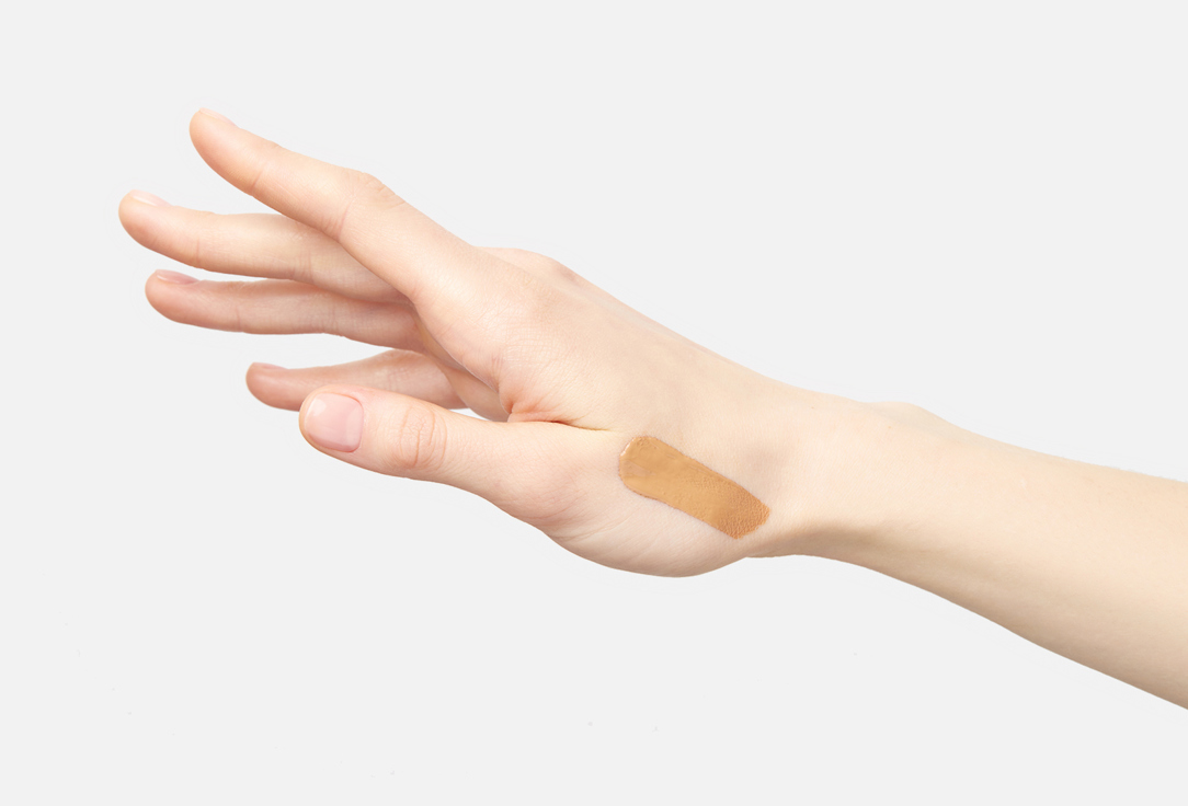 Clinique Moisturizing & Brightening Serum-Foundation SPF20 Even Better Clinical 90CN, Sand 30 ml Clinique Moisturizing & Brightening Serum-Foundation SPF20 Even Better Clinical