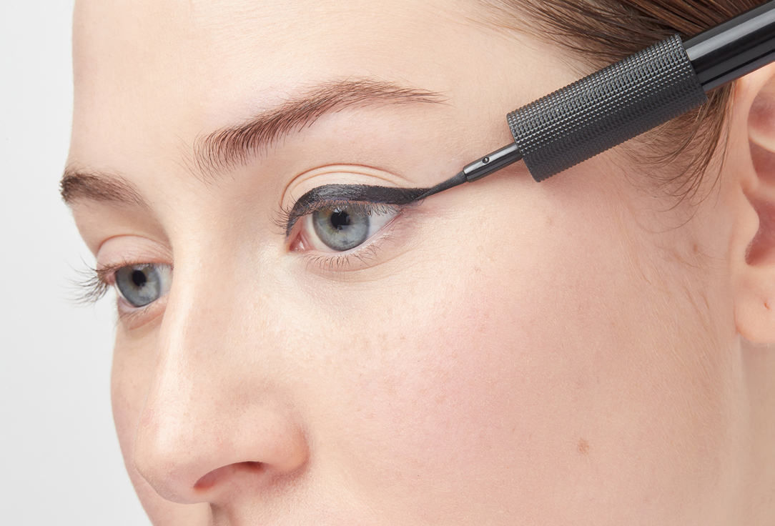 L'Oreal Paris Waterproof Liquid Eyeliner Matte signature