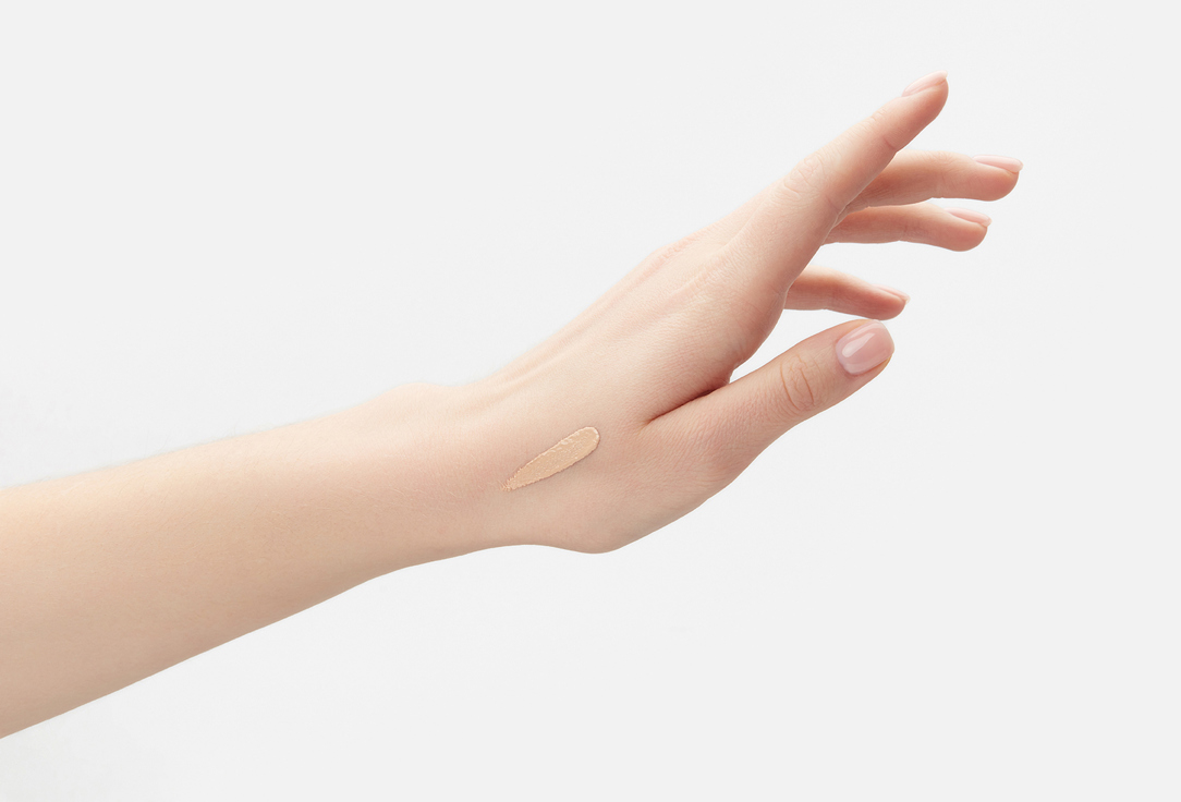 essence Full-coverage matte liquid concealer CAMOUFLAGE+ Matt