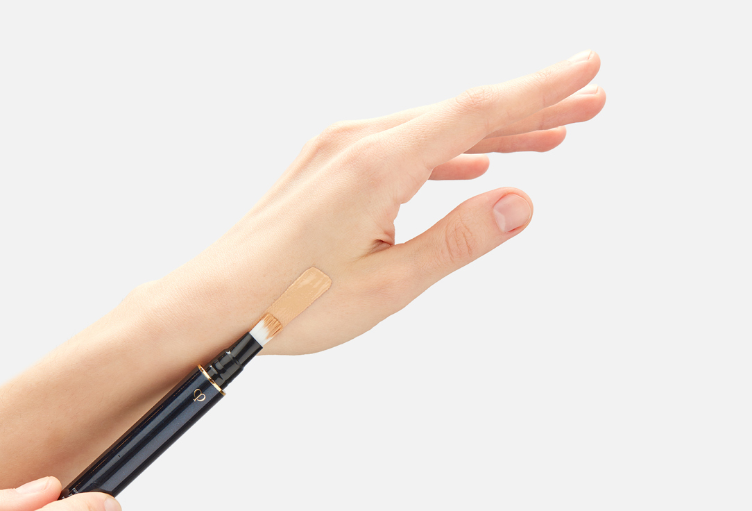Clé de Peau Beauté Illuminating eye concealer Radiant Corrector